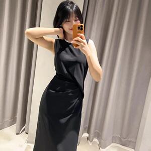 TH女装2026夏季经典总裁修身显瘦褶皱遮肚太古里小黑裙M0725607