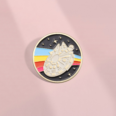 星球大战系列千年隼机号宇宙飞船卡通胸针背包笔袋挂件勋章