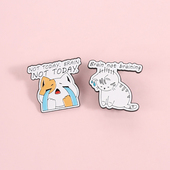 哭泣小猫大脑疲劳英文短语卡通胸针金属徽章男女学生包装 饰挂件