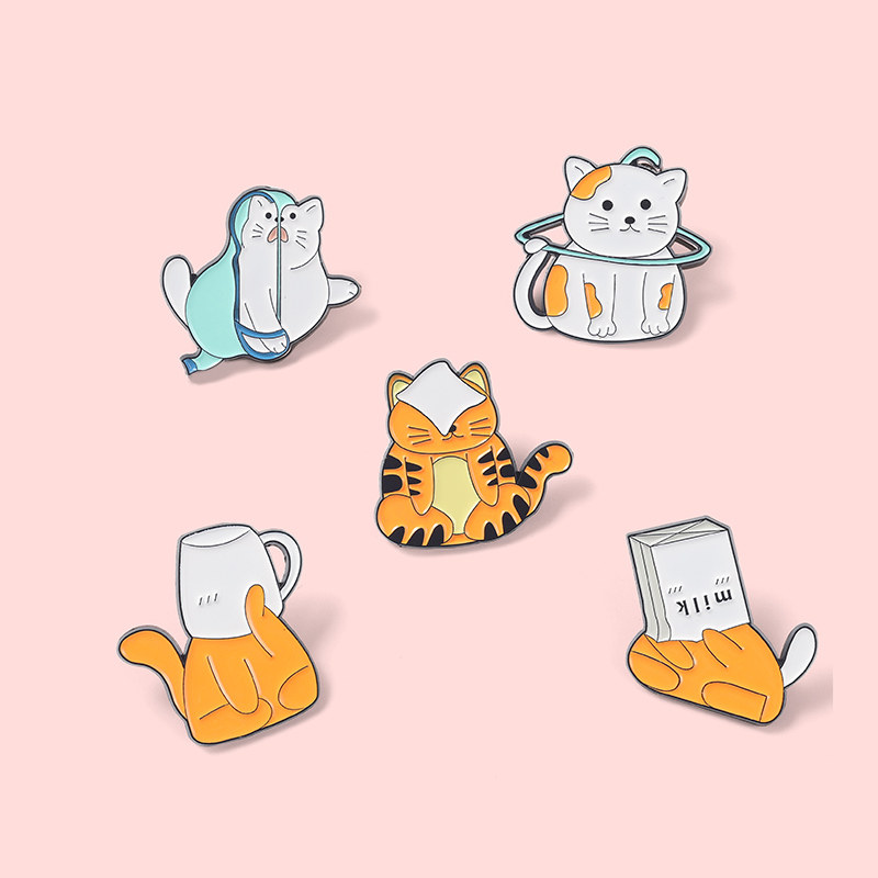 调皮搞怪猫咪胸针可爱日系金属徽章卡通个性别针防走光扣配饰勋章