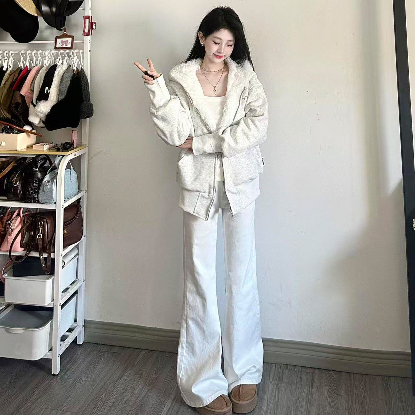 白色微喇牛仔裤女2026春季新款低腰显瘦百搭小个子不贴腿喇叭裤子