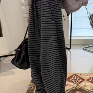 条纹加绒裤子女秋冬季2026新款今年流行爆款加厚休闲运动阔腿长裤