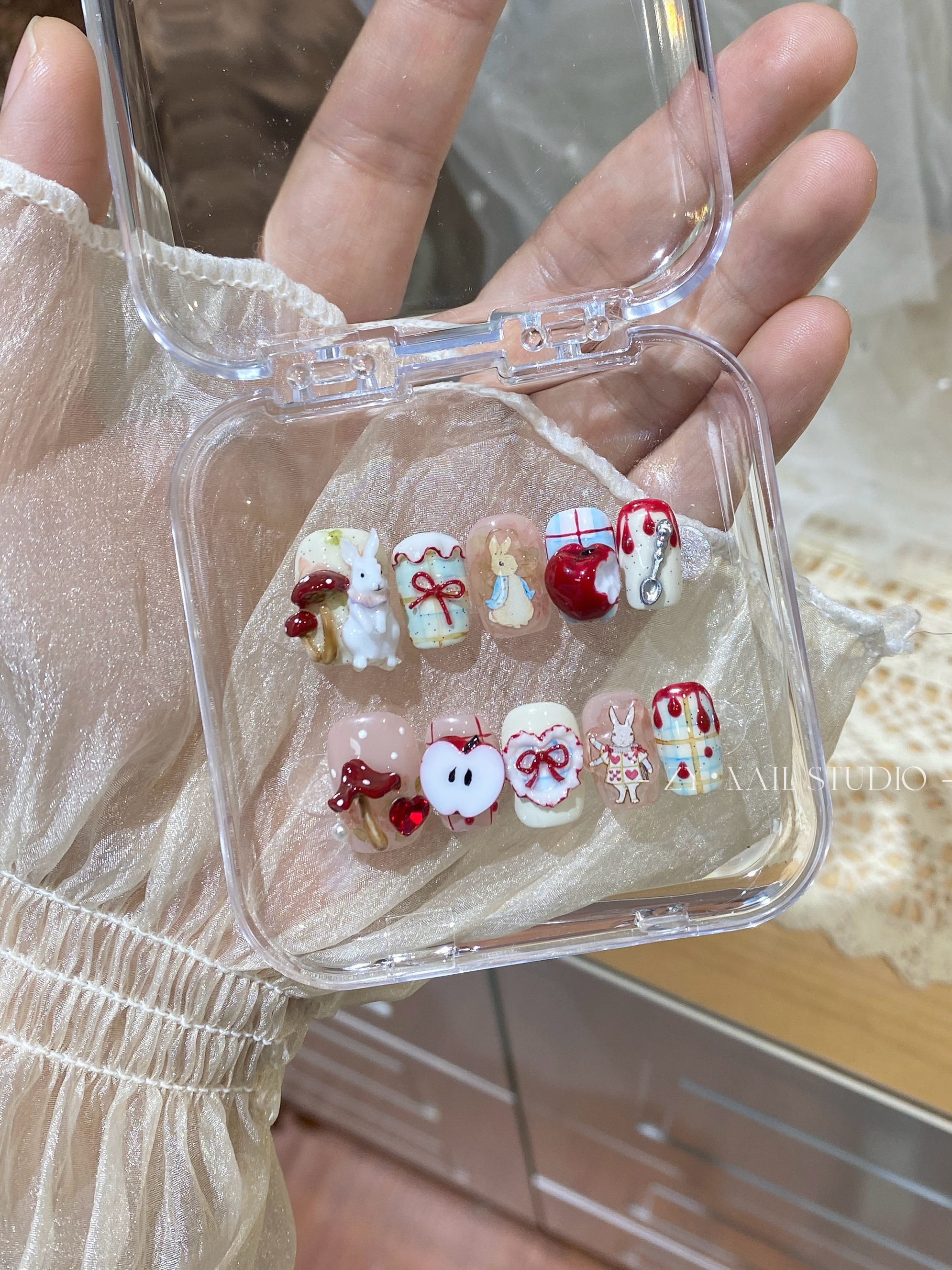 手工穿戴甲童话镇小兔子设计款可爱立体苹果蘑菇氛围感美甲