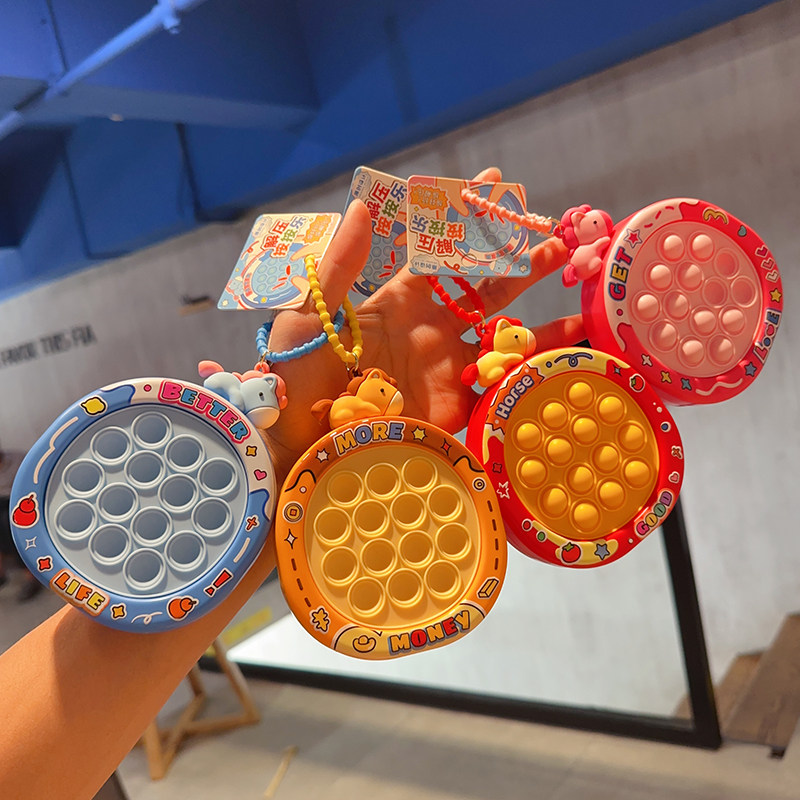 可爱创意新品解压小Q马按按乐玩具钥匙扣女趣味迷你书包挂饰挂件