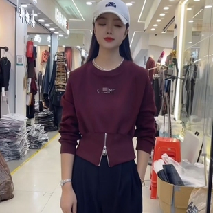 酒红色短款卫衣女春秋2025新款宽松圆领棉料套头上衣短装宽松显瘦