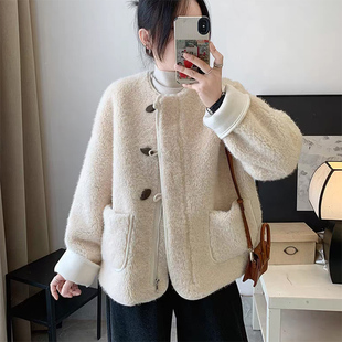 牛角扣高级感毛毛外套女2025新款冬装环保仿皮毛一体羊羔毛加厚绒