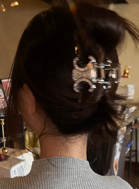 沁乌龙◆法式黑色镶钻字母抓夹时髦发夹时尚大号显发量多鲨鱼夹