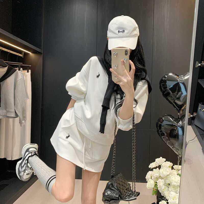 刺绣小马标套装女春秋季新款时尚卫衣运动显瘦半身短裙减龄两件套