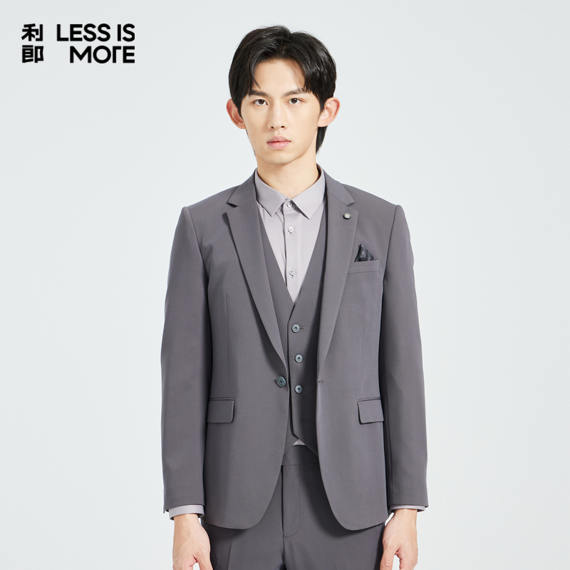 吸湿性好，挺括有型，时尚立体。