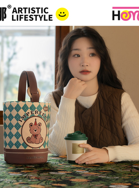 弘娜×一颗仙桃 插画师款 复古美拉德可爱百搭木环水桶包帆布包AC
