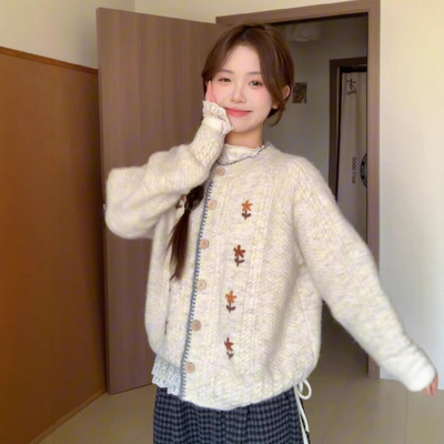 日系软糯高级感圆领花朵刺绣开衫毛衣外套女秋冬款慵懒风穿搭上衣