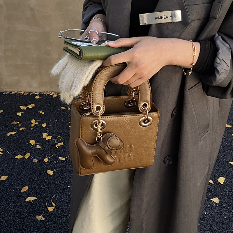 轻奢小众高级感手提戴妃包2026新款新款春夏时尚百搭单肩包斜挎包