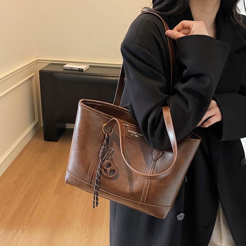 高级感复古单肩通勤手提包2025新款超火小众设计时尚大容量托特包