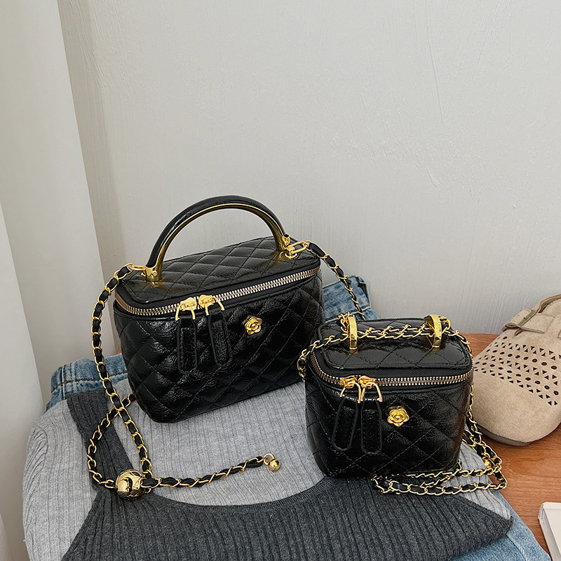 高级感轻奢小众手拎手提盒子包女2026新款超火时尚链条单肩斜挎包