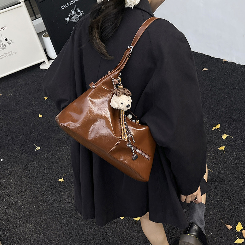 轻奢小众高级感复古单肩2026新款春夏超火时尚腋下包大容量饺子包
