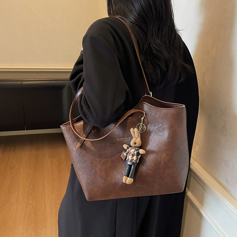 高级感轻奢小众复古通勤大容量托特包包女2025新款秋冬超火单肩包