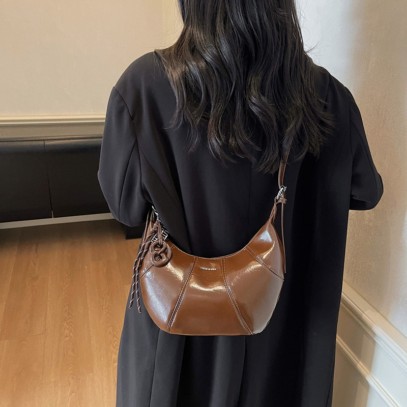 高级感轻奢小众复古腋下包小众设计2025新款秋冬饺子包单肩斜挎包