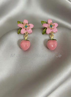 甜美粉色花朵水蜜桃耳钉女森系时尚高级感轻奢设计感新款独特耳环