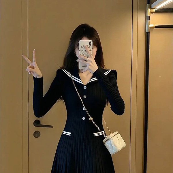 韩国港式海军领针织毛衣连衣裙秋冬时髦赫本风小黑裙小个子百褶裙