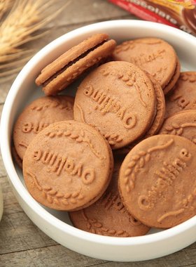 泰国进口阿华田Ovaltine麦芽巧克力奶油夹心饼干盒装网红零食食品