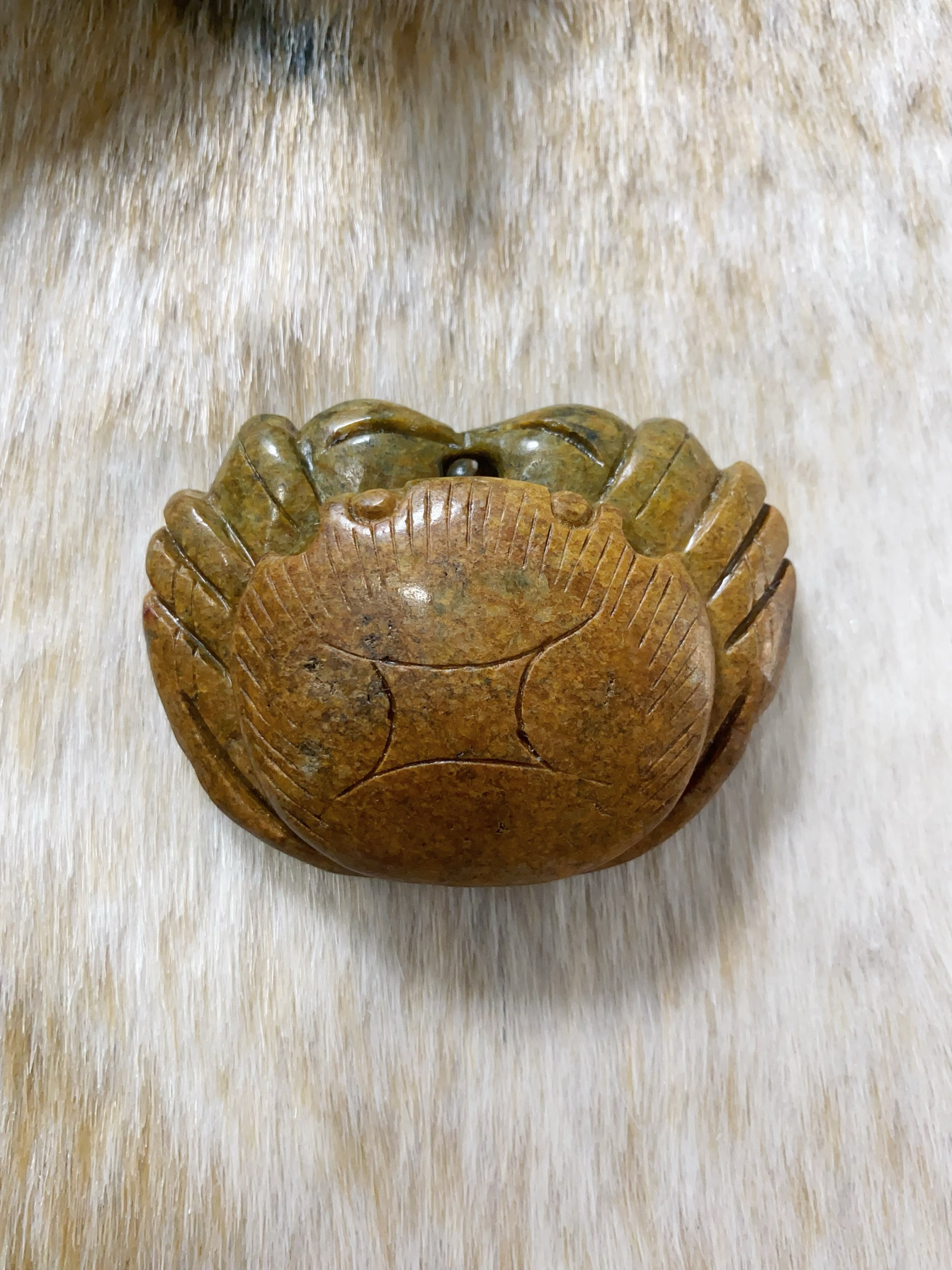 新河磨玉螃蟹八方来财螃蟹手把件岫玉河磨玉螃蟹摆件原皮能盘抓钱