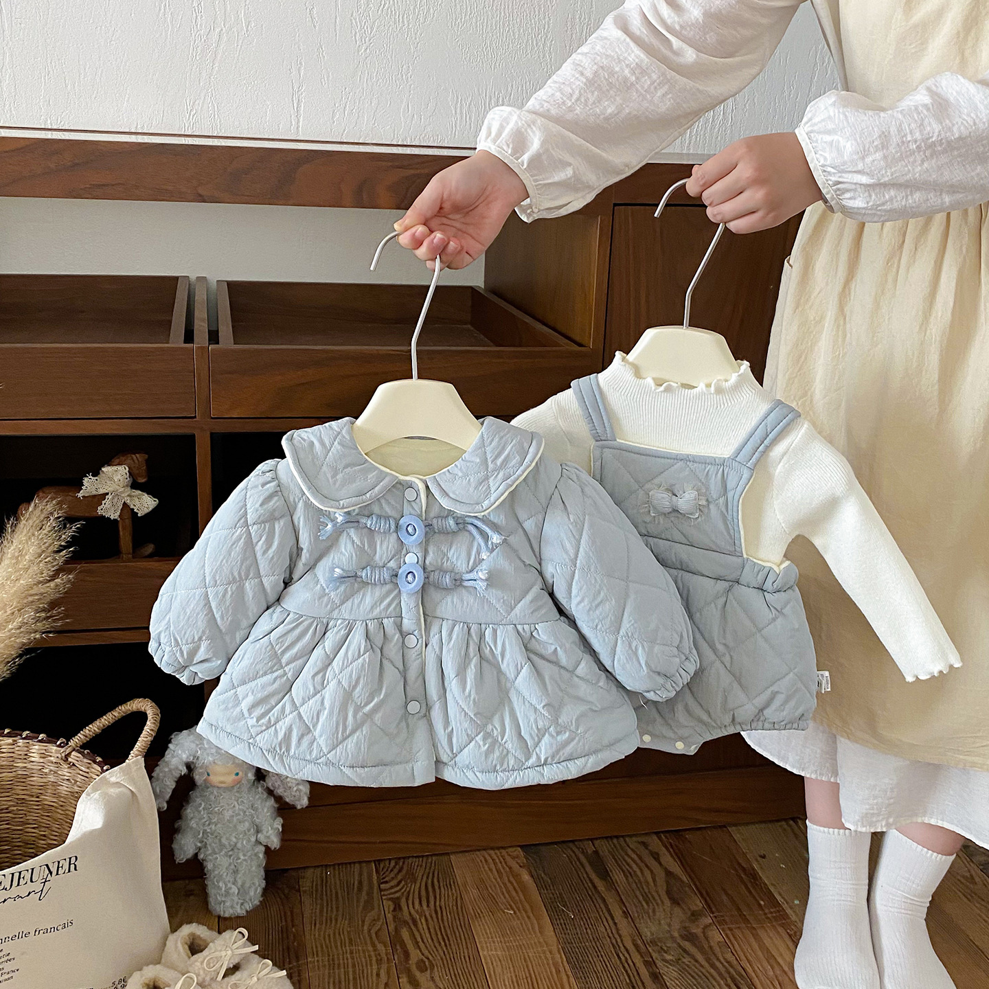 点兮2025秋冬新款婴幼儿绗棉加绒套装女宝宝外套连体衣打底三件套