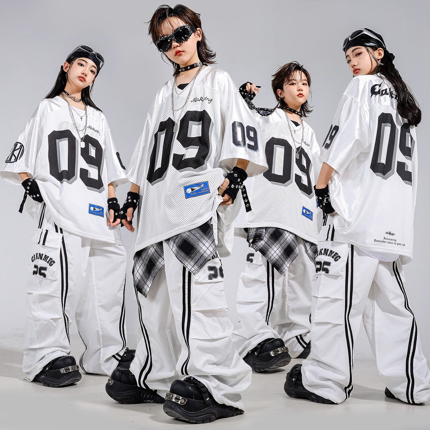 儿童街舞潮服男童嘻哈风幼儿表演服hiphop女童爵士舞服装演出服帅