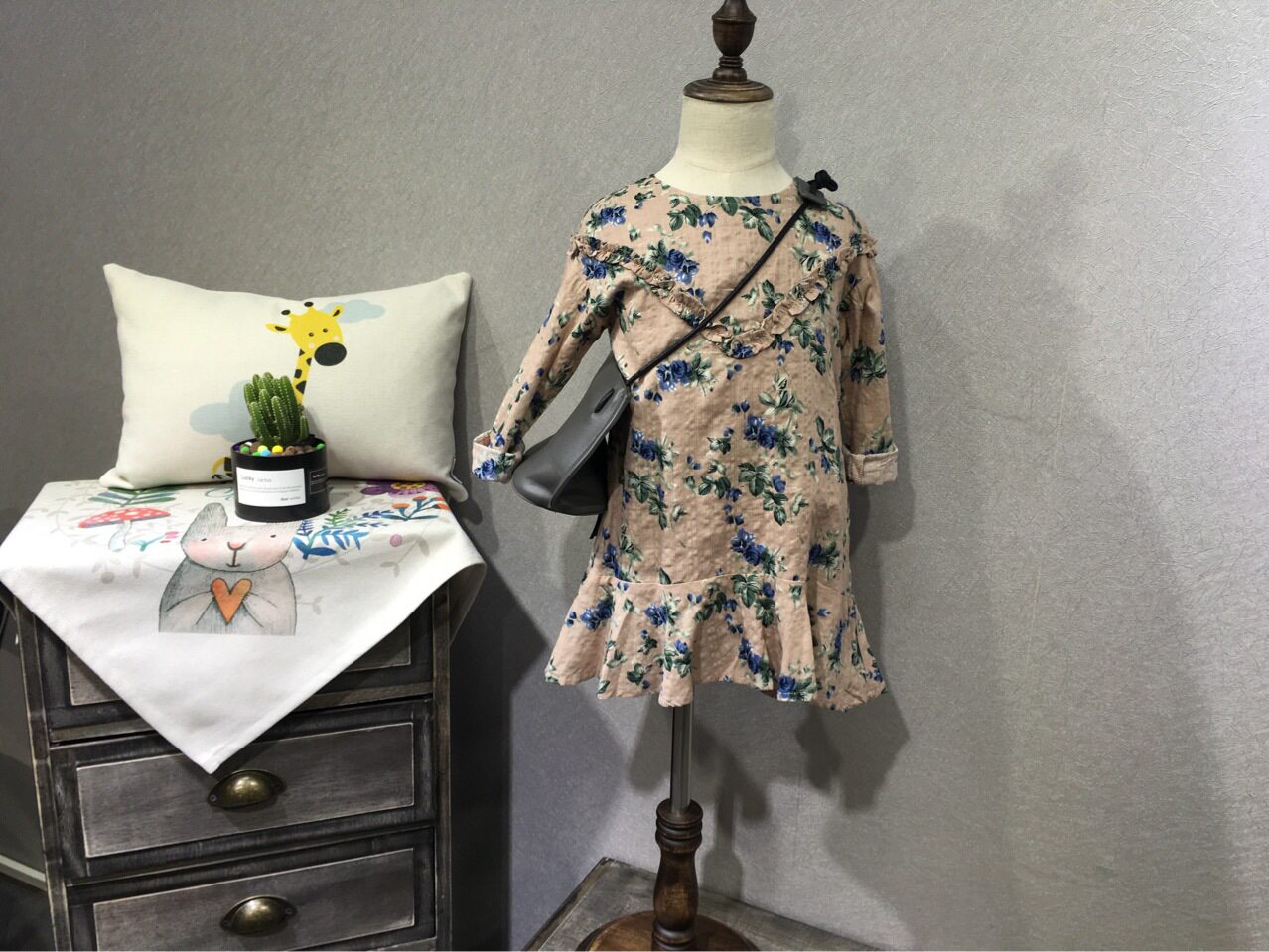 春秋品牌童装 儿童女童女宝宝印花长袖连衣裙可爱唯美碎花裙子