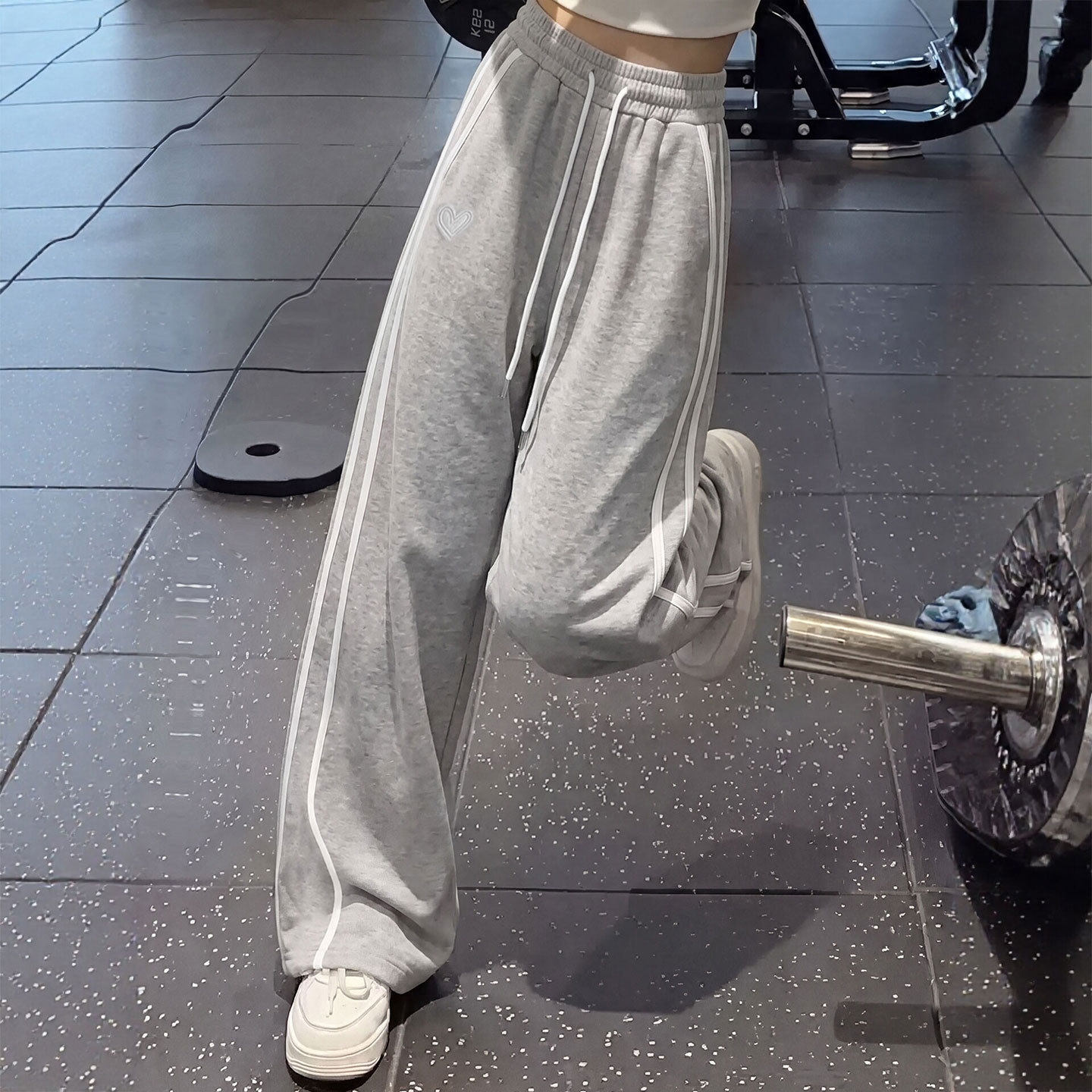 美式运动裤女裤秋季2026新款大码宽松休闲卫裤小个子直筒阔腿裤子