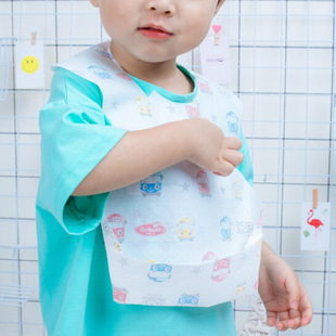 便携防水儿童食饭兜小孩吃饭一次性口水巾围兜宝宝外出用餐抛弃式