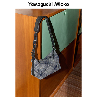 山口美袋 原创通勤毛呢格纹hobo包真皮肩带流浪包斜挎腋下包