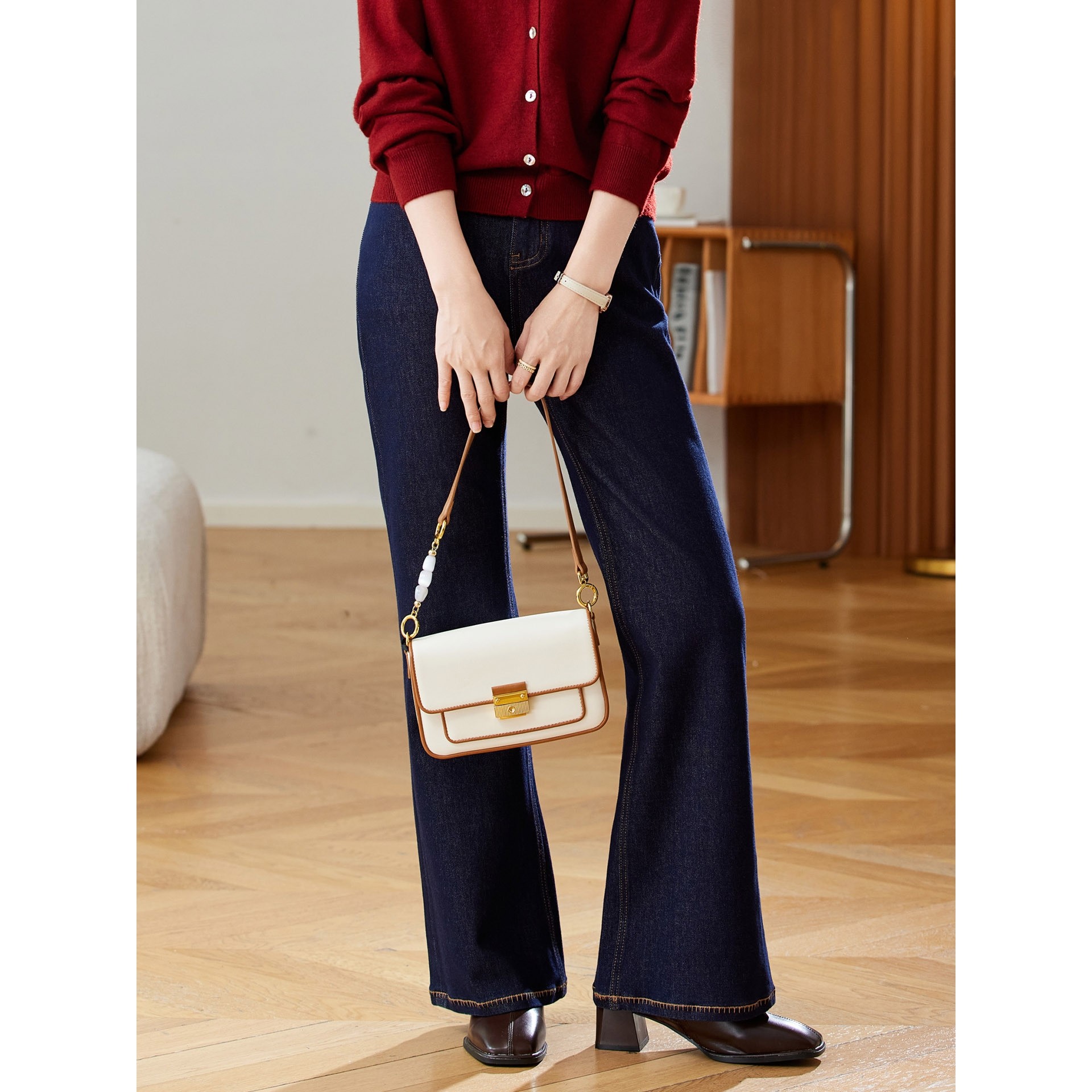 香港潮牌棉茧 2025秋季新款直筒微喇牛仔裤女高腰牛仔蓝长裤显瘦,女装/女士精品,大码裤装,淘宝优惠券,粉丝福利购,淘宝优惠卷