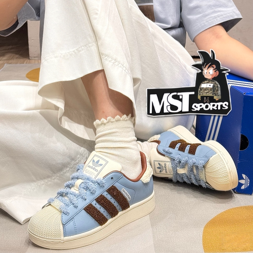 Adidas蓝色贝壳头女子低帮板鞋