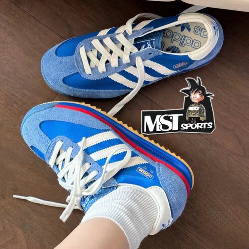 Adidas三叶草男女系带T头跑步鞋