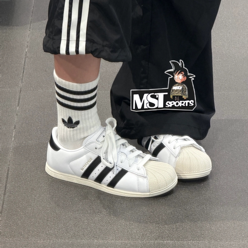 Adidas白黑低帮薄底贝壳头板鞋