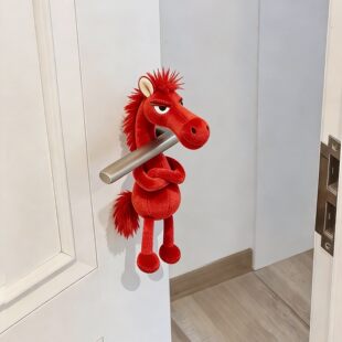 本命年小马门把手挂件新年装饰品入户房门把玩偶摆件防撞乔迁礼物