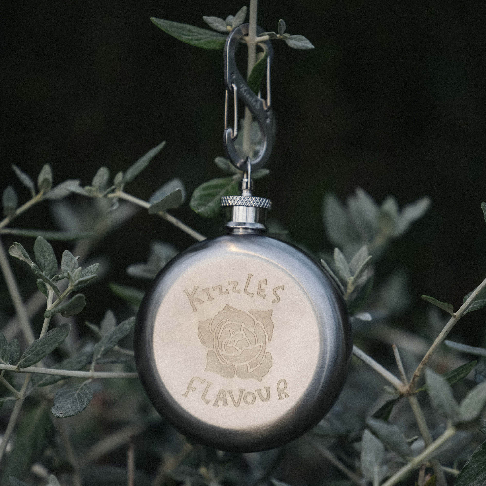 Kizzles 钥匙扣酒壶户外露营微醺便携 3盎司玫瑰镭射迷你圆形酒壶