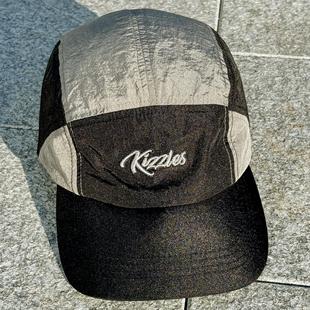 Kizzles 速干材质撞色刺绣弯檐帽可调节抽绳设计金属尼龙质感面料