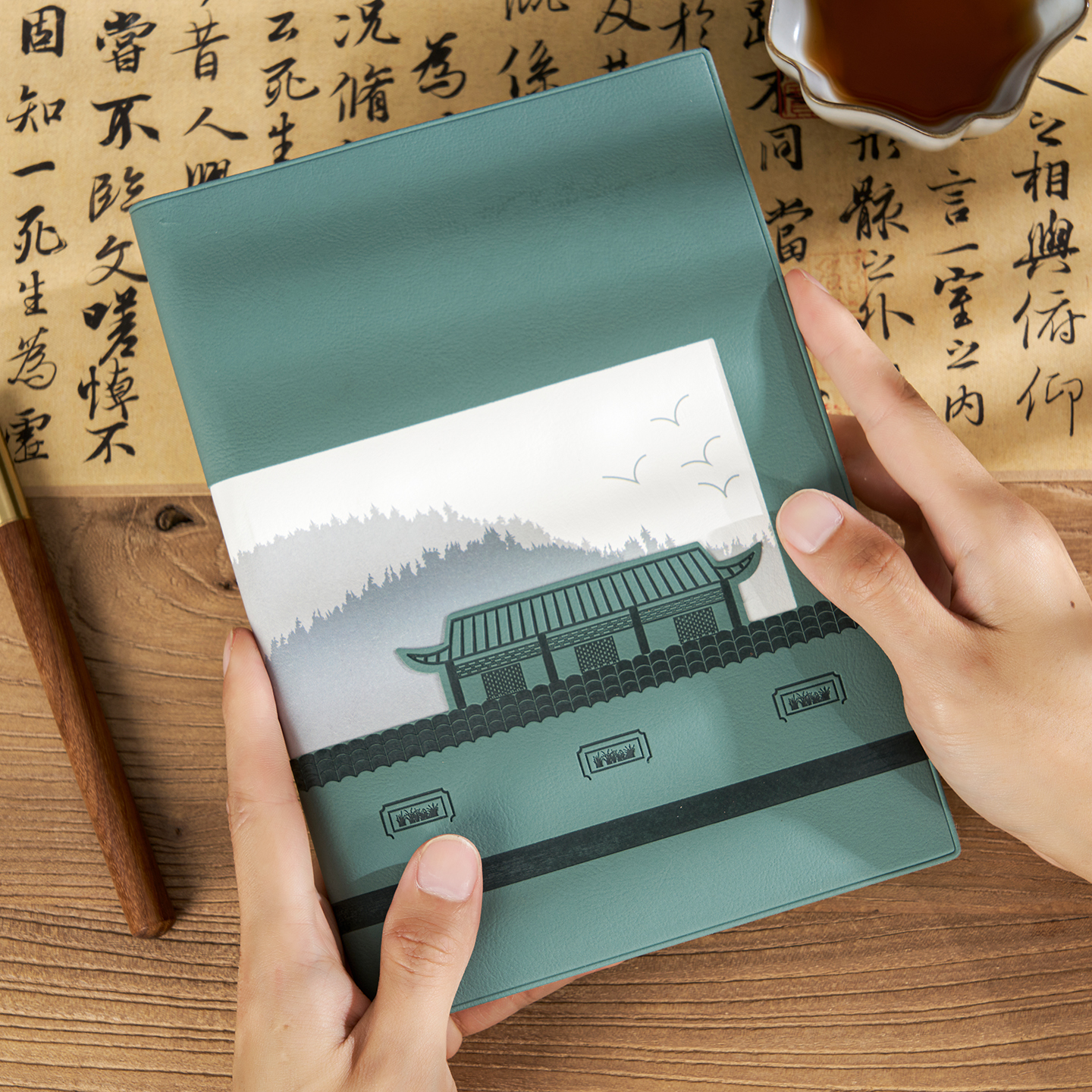 a5笔记本本子教师礼物皮面商务办公工作会议记录日记本2025年新款高颜值精致高档记事本套装礼盒定制可印logo