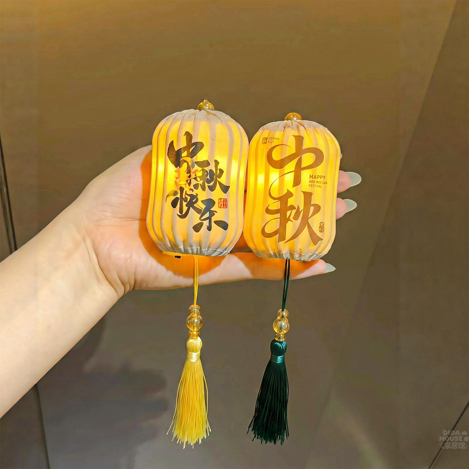 中秋节古风小灯笼挂饰新中式手提发光花灯公司伴手礼物品盒送员工