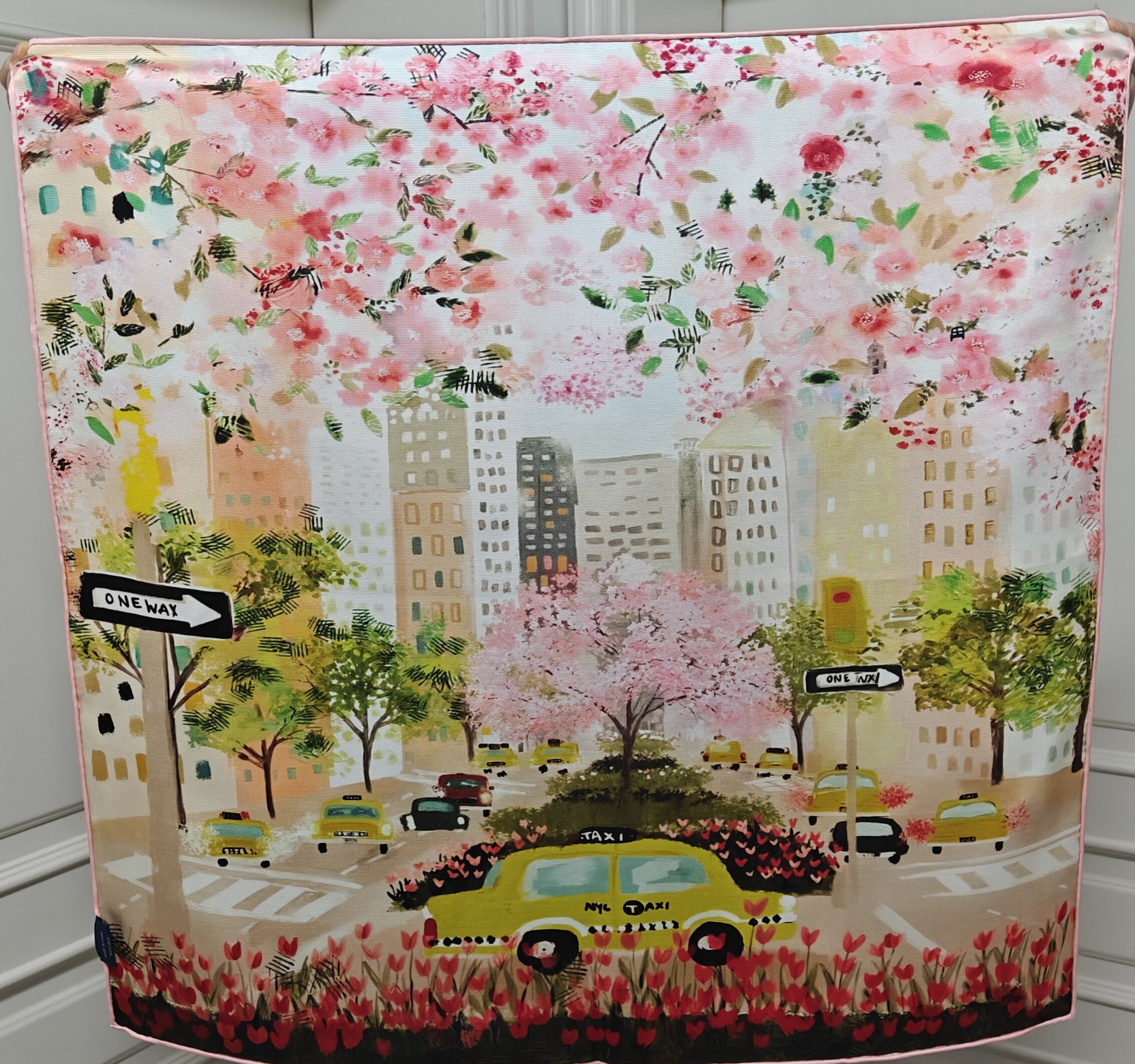 真丝意萝绸双面异色丝巾65方巾围巾秋冬新款精品纽约街景客厅裱画