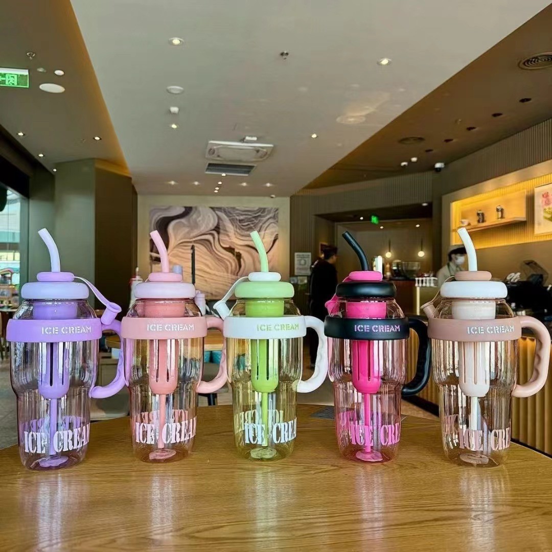 德国精工新款高颜值大容量水杯户外便携冰霸杯食品级带吸管手炳塑