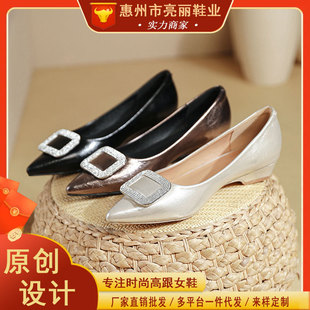 香港潮牌法式尖头单鞋女粗跟2025新款春秋季惠州女鞋不累脚软皮浅