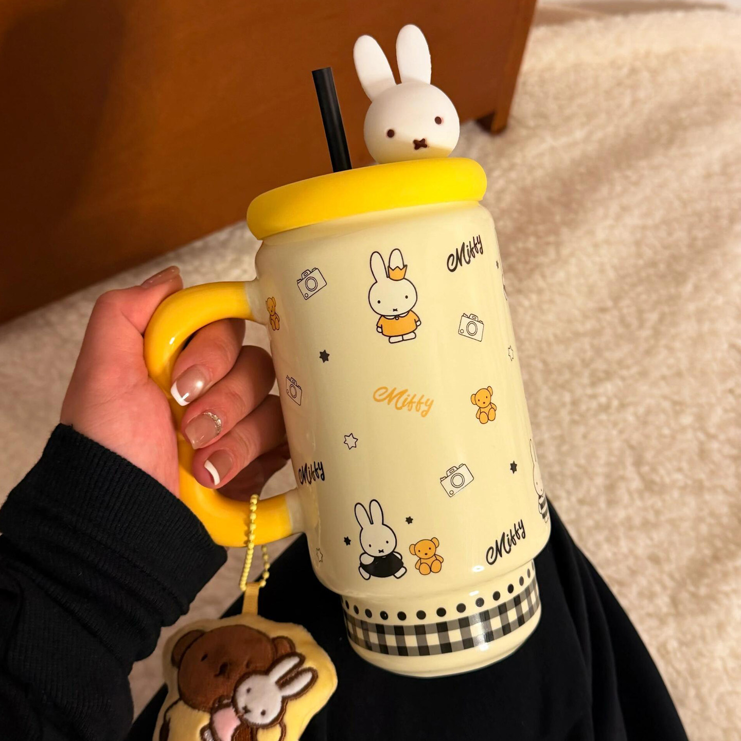 米菲兔大容量陶瓷保温杯吸管水杯大容量高颜值带盖可爱卡通马克杯