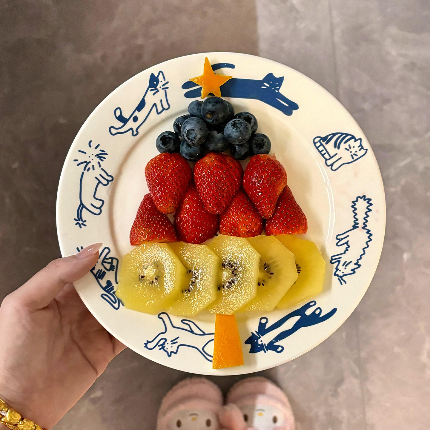 日式圆形陶瓷水果盘涂鸦猫狗家用点心盘ins风轻奢早餐盘西餐具盘