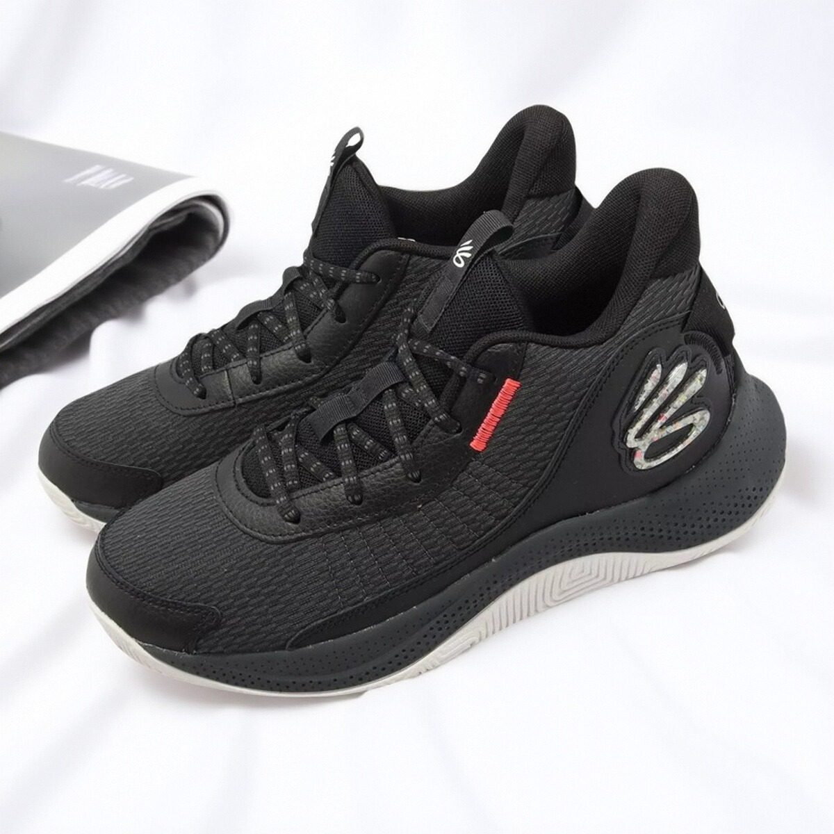 安德玛 UA 库里  Curry 3Z7 男女缓震运动低帮实战篮球鞋 3026622