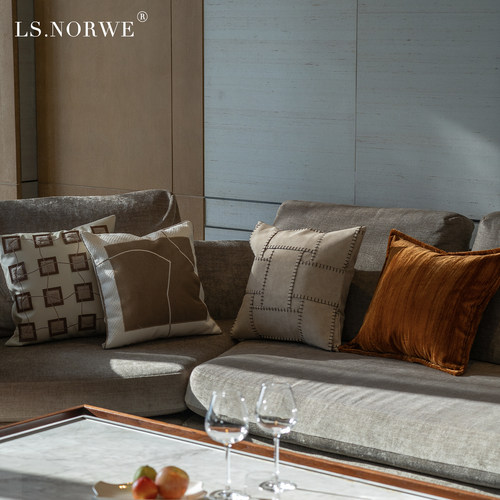 意式轻奢咖色立体高级感肌理抱枕