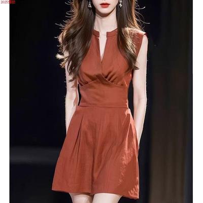 2024新款轻奢高级感小香风漂亮独特超好看红色无袖连衣裙子女夏季