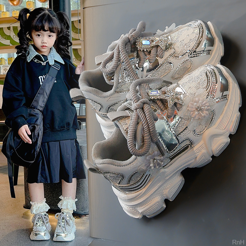 儿童轻便2025新款银色运动鞋