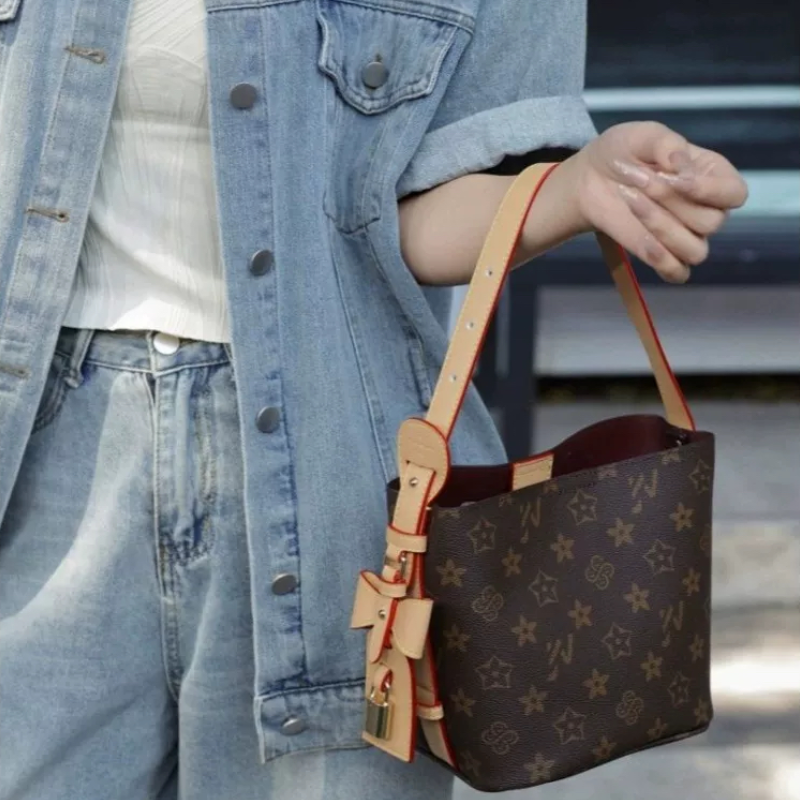 【正品】Coor Koor秋冬新款真皮老花水桶女包高级感时尚腋下包百,箱包皮具/热销女包/男包,水桶包,淘宝优惠券,粉丝福利购,淘宝优惠卷